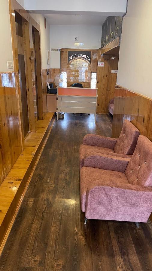 Hotel Senorita Srinagar  Bagian luar foto