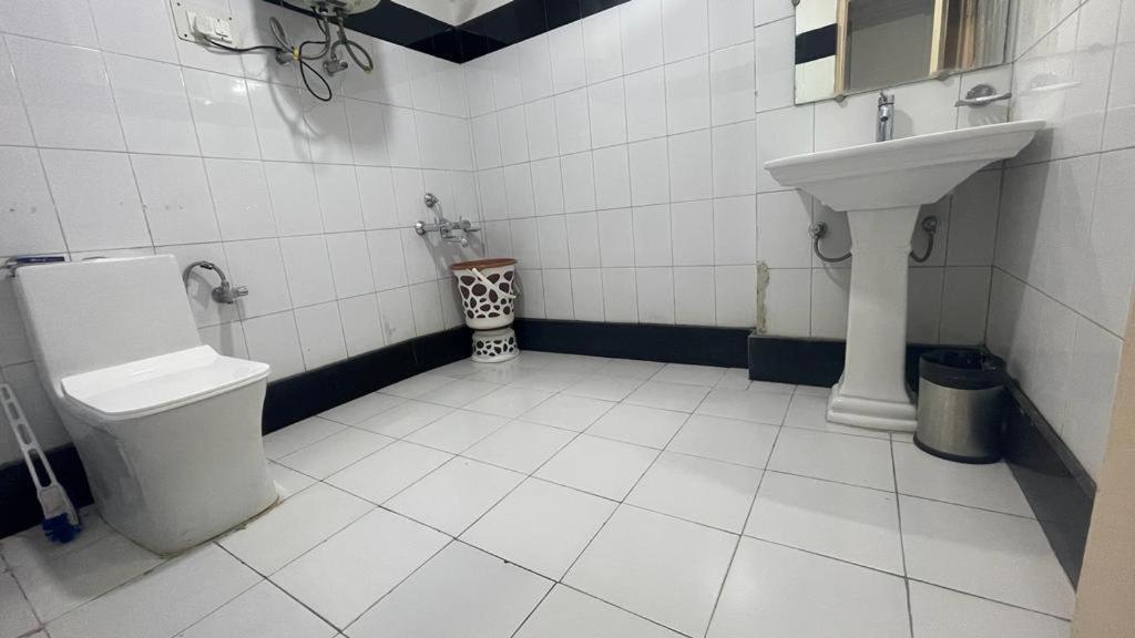Hotel Senorita Srinagar  Bagian luar foto
