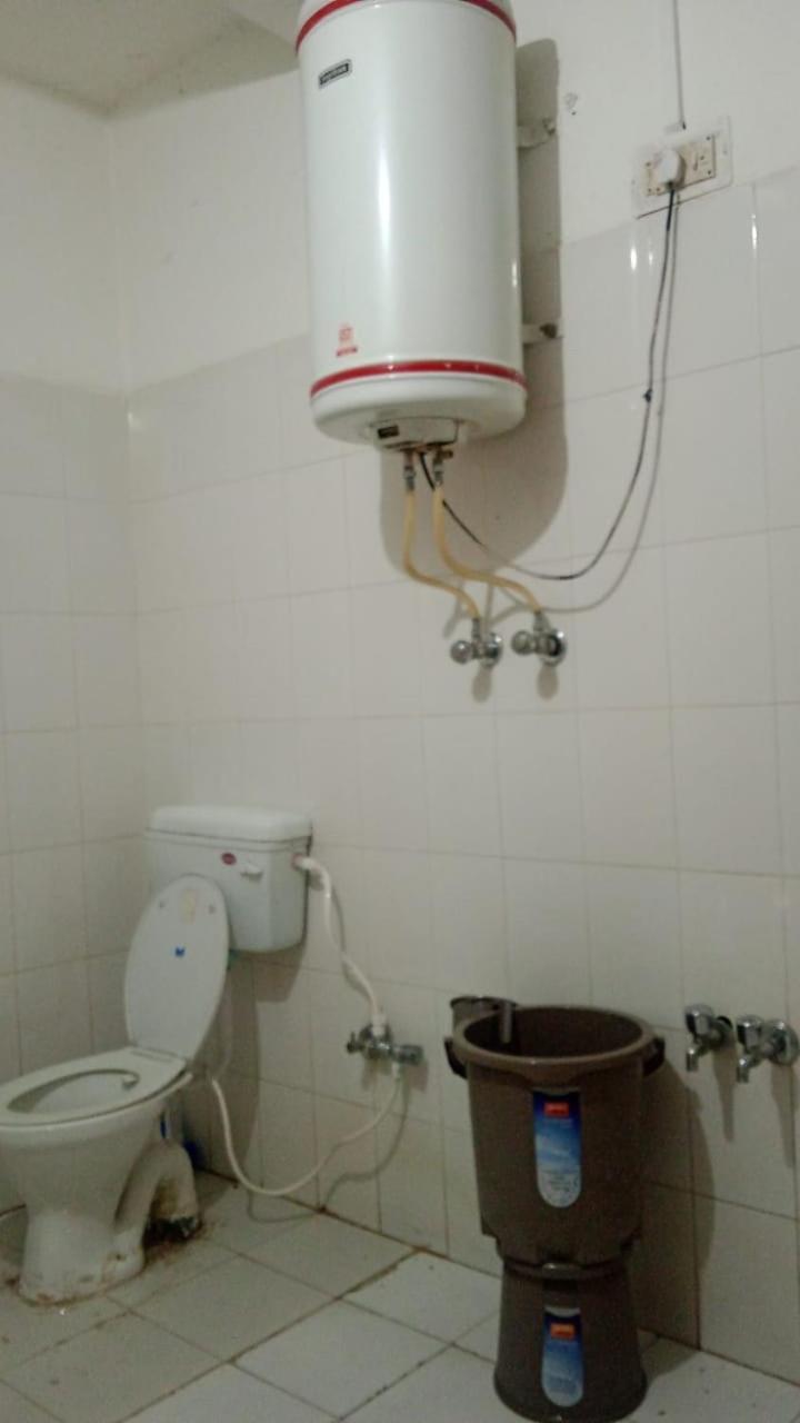 Hotel Senorita Srinagar  Bagian luar foto